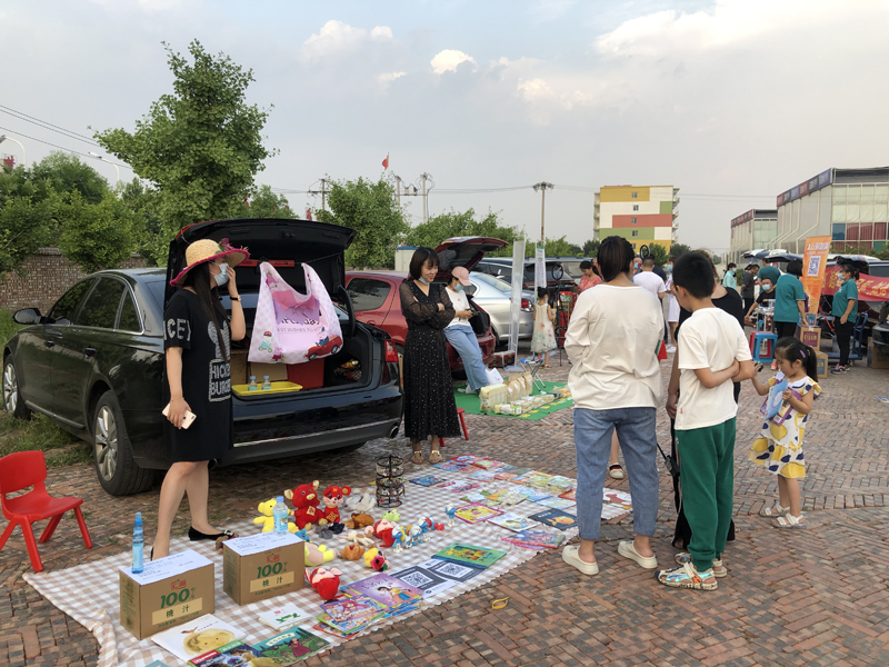 夏令营挑战地摊经济，览众房车不一样的活动